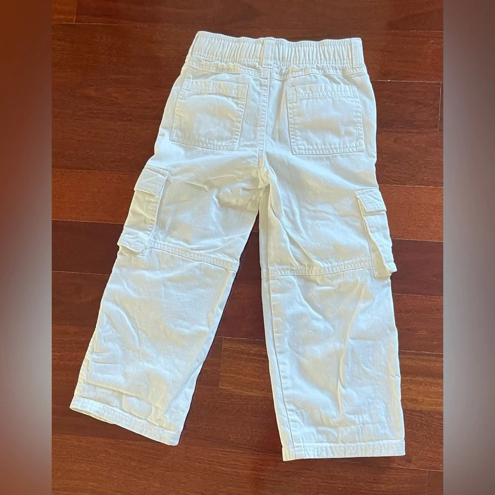 Gymboree Boys White Casual Cargo Pant Bermuda Size 5 %100 Cotton Shorts Toddler
